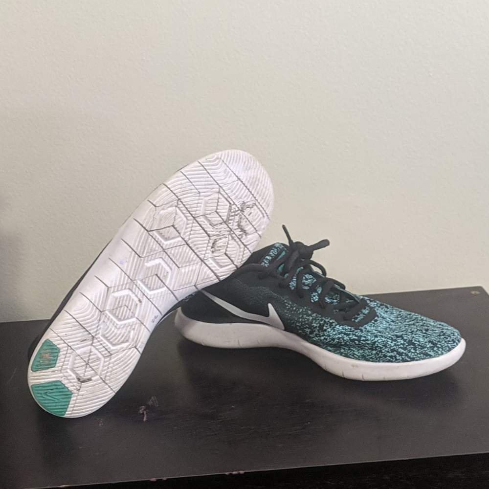 Nike shoes - Picture 2 of 4